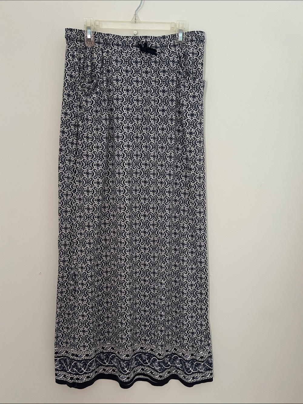 Navy & White Floral Printed Maxi Skirt sz S/M